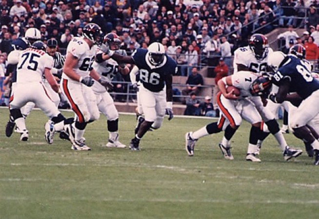 Davis (number 86) looks to make a tackle in a game against UVA 