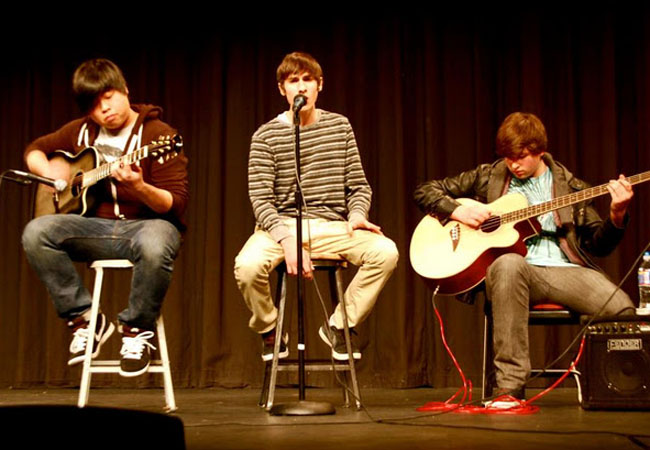Students perform in STAND Benefit Concert