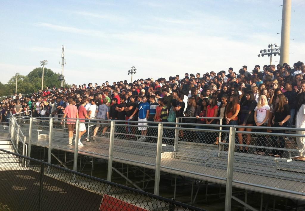 Seniors gathered during W4 and Atom Time to take their panoramic picture. 