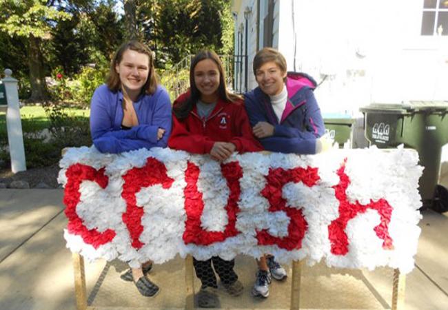 Sophomore class gears up for Homecoming parade