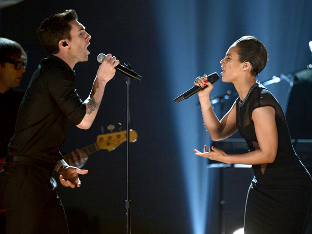 Maroon 5s Adam Levine and singer/songwriter Alicia Keys collaborated on a mash-up of two of their hits, Daylight and Girl on Fire.