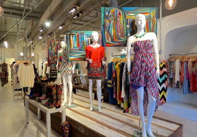 Undeniable boutique is one of NOVAs best boutiques for spring fashion. 
