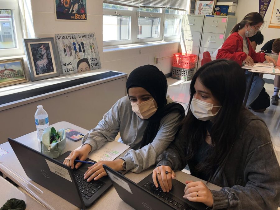 Seniors Dina Dib and Helin Yousif work together on peer editing their personal essays and providing each other with feedback and criticism before it’s turned in to be graded by their teacher Sasha Duran-Russel.