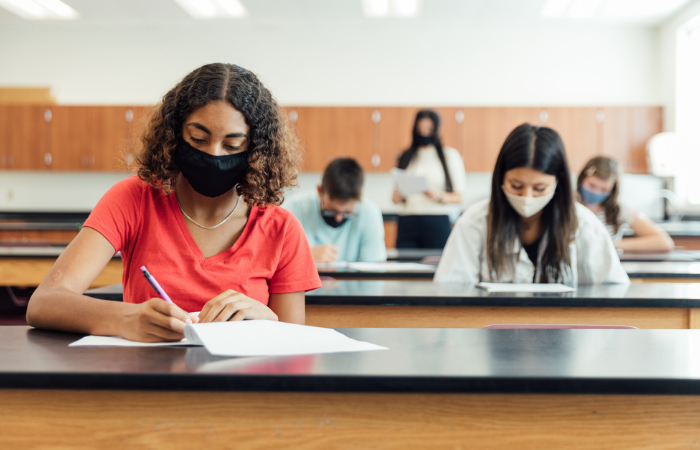As the threat of Omicron virus continues to spark fear globally, the unsettlement for whether the possiblity schools will remain open is undecided.