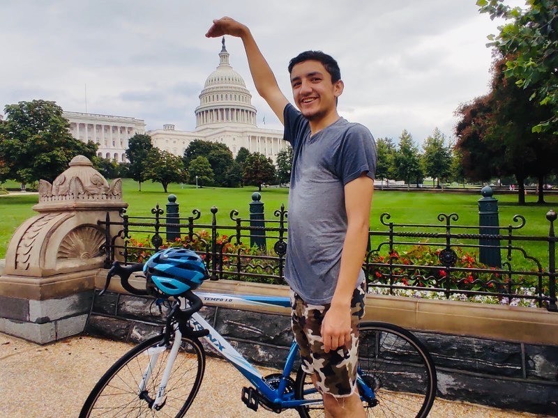 Luddin visits the Congressional Building with his bike.