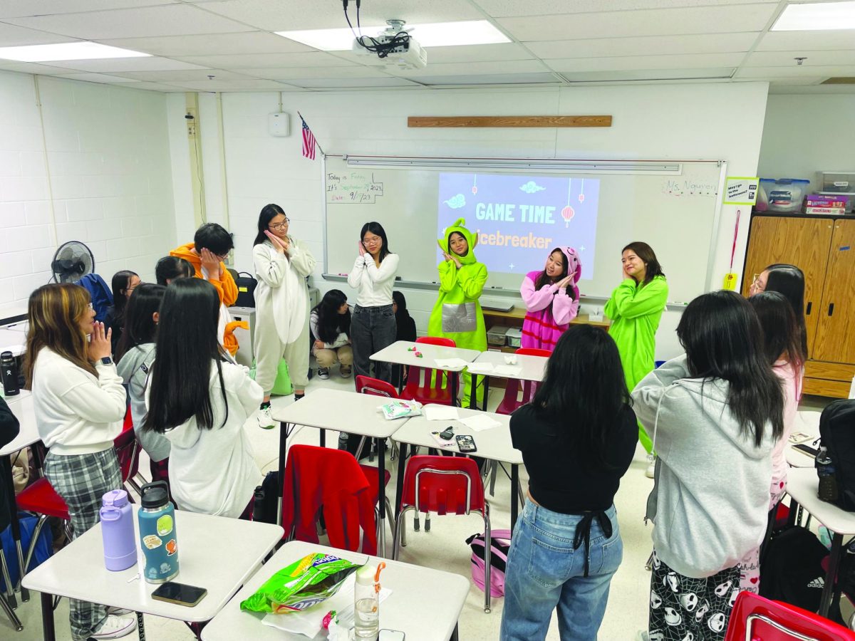 Vietnamese Student Association members play a cultural icebreaker game to to get to know each other. 